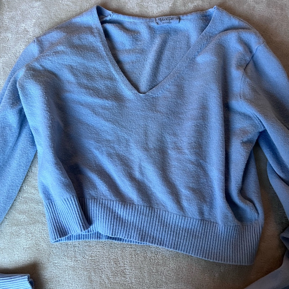 Brandy Melville V Neck Sweater 💓